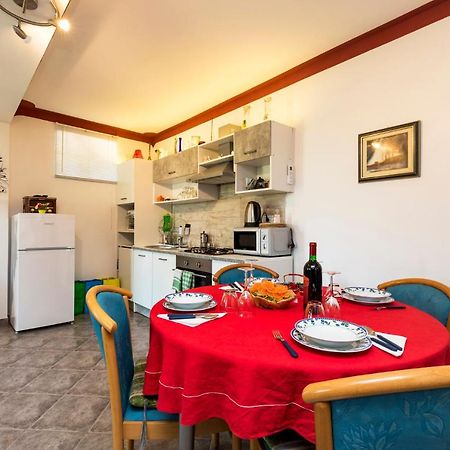 Apartman Maya Mali Lošinj Eksteriør bilde