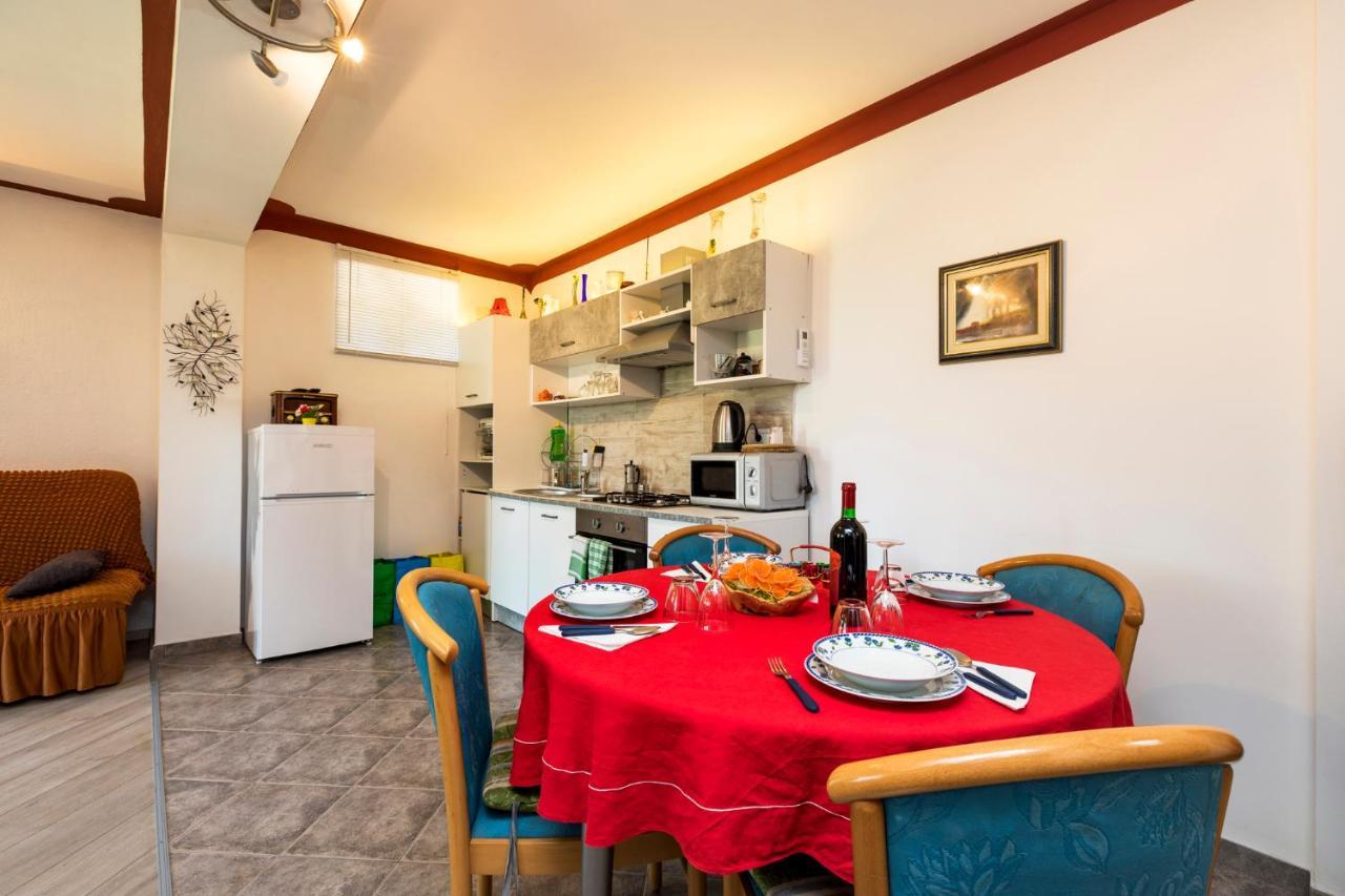 Apartman Maya Mali Lošinj Eksteriør bilde