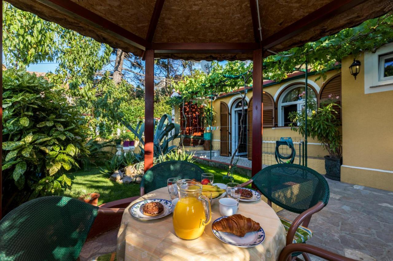 Apartman Maya Mali Lošinj Eksteriør bilde